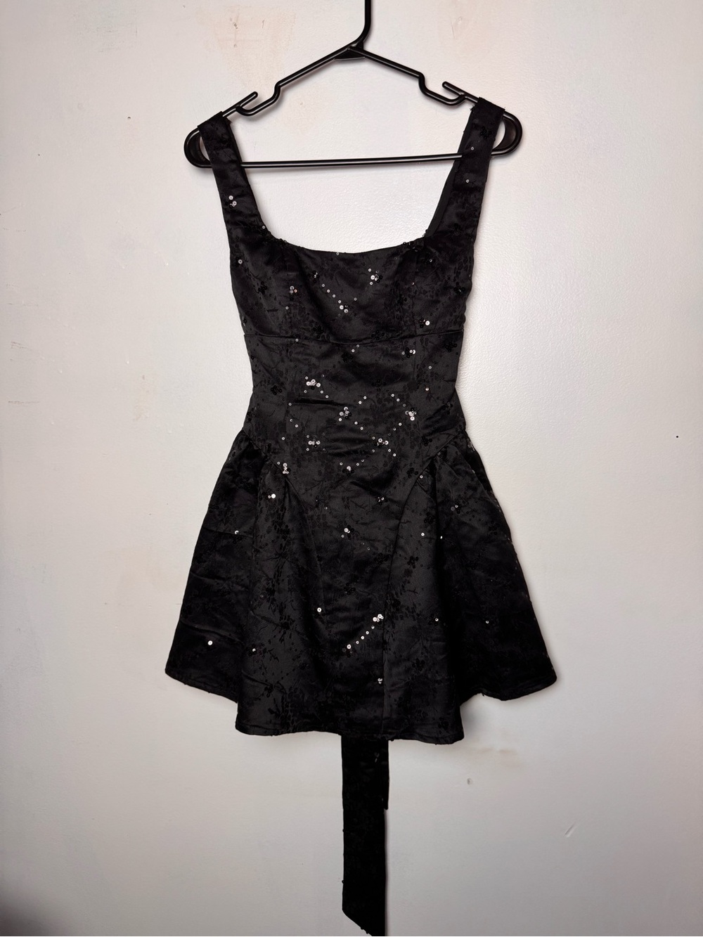 Brand new Windsor black dress with sequin detail size-Xs